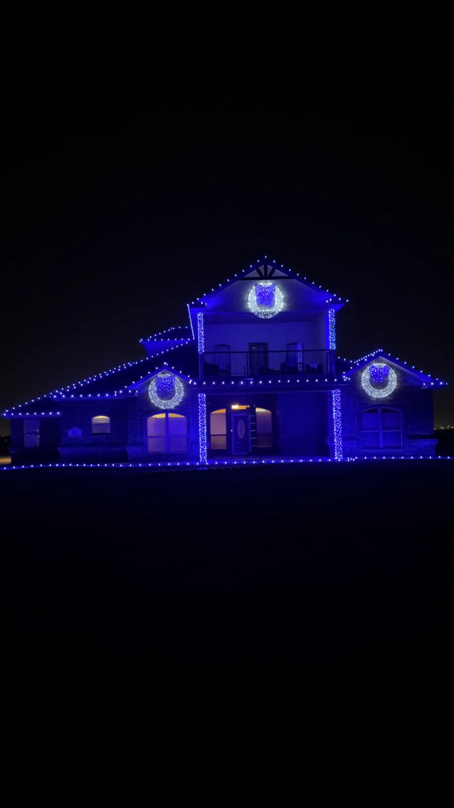 T'n D Christmas light install &mdash; Amarillo home at night